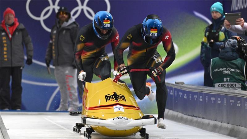 Johannes Lochner (Pilot) und Georg Fleischhauer legen gleich im ersten Lauf Start- und Bahnrekord hin. 