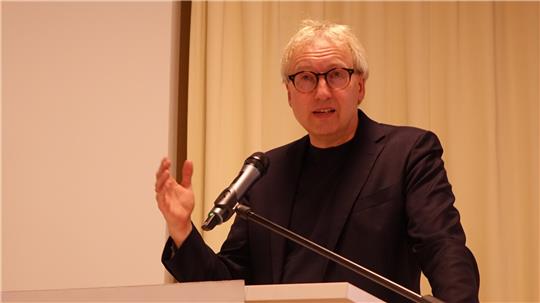 Johannes Varwick spricht im Kulturmarktplatz über die Kunst der Diplomatie.