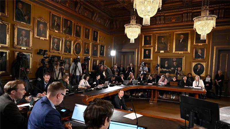 Physik-Nobelpreis für Wegbereiter Künstlicher Intelligenz John Hopfield und Geoffrey Hinton gelangen entscheidende Erfindungen, die maschinelles Lernen mit künstlichen neuronalen Netzen ermöglichten, hieß es von der Königlich-Schwedischen Akademie der Wissenschaften.
