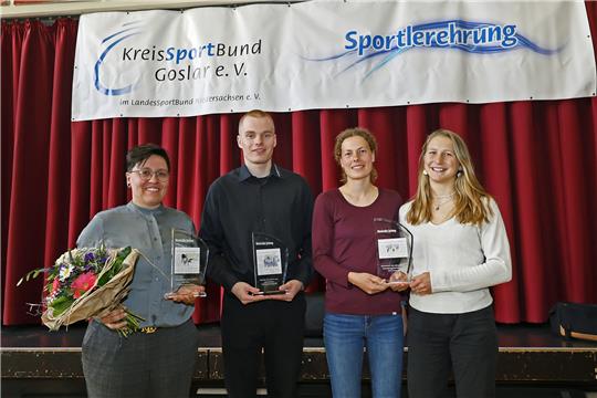 Jolyn Beer, Hans Köllner und die Orientierungsläuferinnen des MTV Seesen (v . l.) sind die „Sportler des Jahres 2023“. Fotos: Epping
