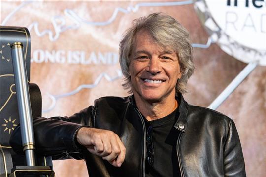 Jon Bon Jovi wurde als Frontmann der gleichnamigen Rockband bekannt, die seit den 80er Jahren mit Songs wie «Runaway», «It's My Life» oder «Always» Erfolge feiert.