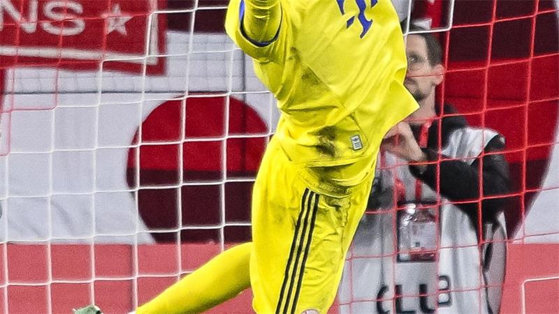 Danks besucht Kompany und Kimmich vor Rückkehr gegen BVB Jonas Urbig wird auch im Pokal wieder im Bayern-Tor stehen. Manuel Neuer fehlt weiter angeschlagen. (Archivbild)
