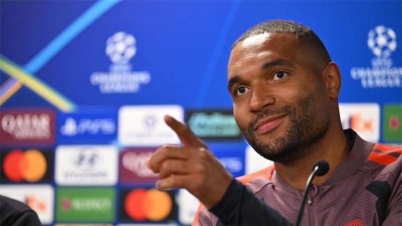 Jonathan Tah freut sich auf das Spiel. 