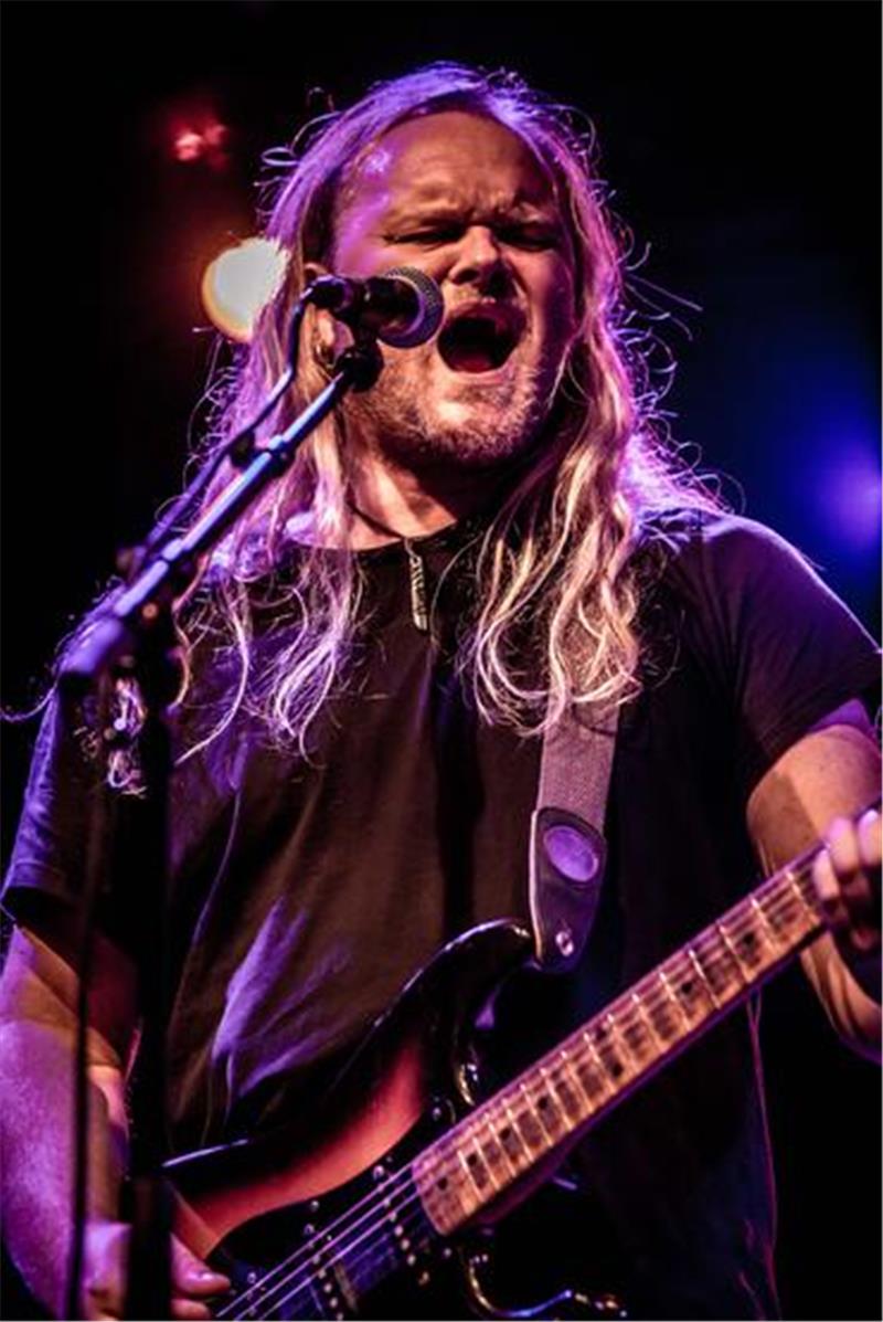 Joost de Lange rockt die Höfe im März.