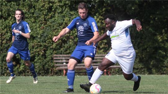 Joseph Noel Ngako (r.) und die 2. Mannschaft des Goslarer SC 08 erleben bei der SG Jerstedt/Dörnten ein DebakelFoto: Gietemann