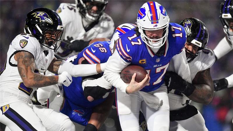 Bills bezwingen Ravens nach Drama in NFL-Playoffs Josh Allen (rechts) erledigte, was erledigt werden musste für die Bills.
