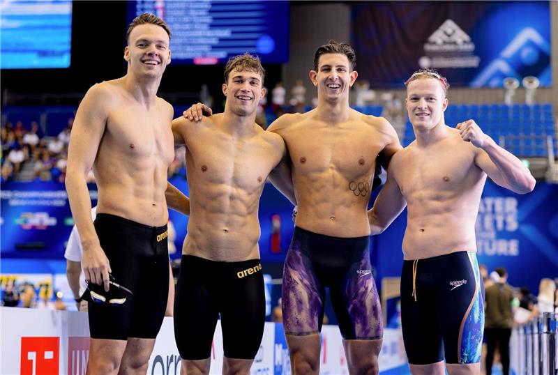 Deutsche Lagen-Staffel erreicht WM-Finale in Japan Josha Salchow (l-r), Ole Braunschweig, Lucas Matzerath und Eric Friese schwimmen in Japan um eine Medaille.