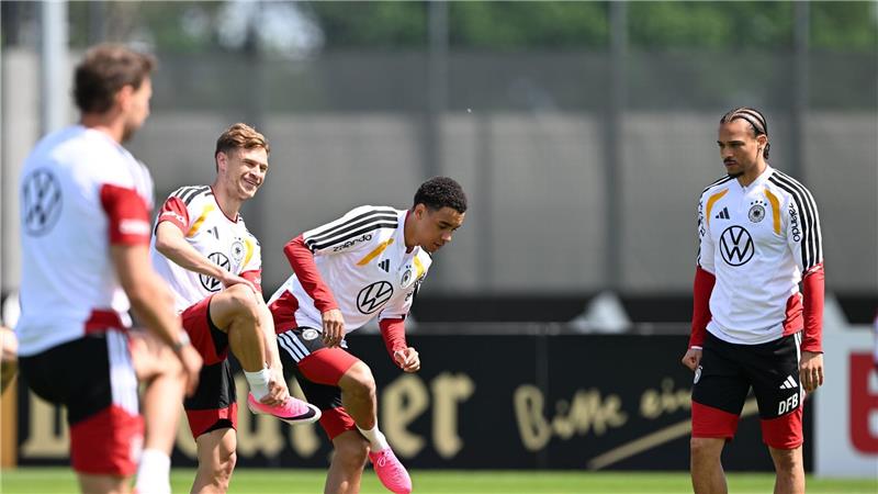 Joshua Kimmich, Jamal Musiala und Leroy Sané (v.l.n.r.) im Abschlusstraining der Nationalmannschaft