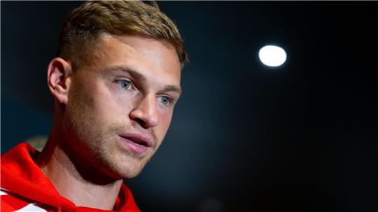 Joshua Kimmich äußert sich vor dem Auftaktspiel gegen Auckland in Cincinnati auch zu Transferaufgaben des FC Bayern.