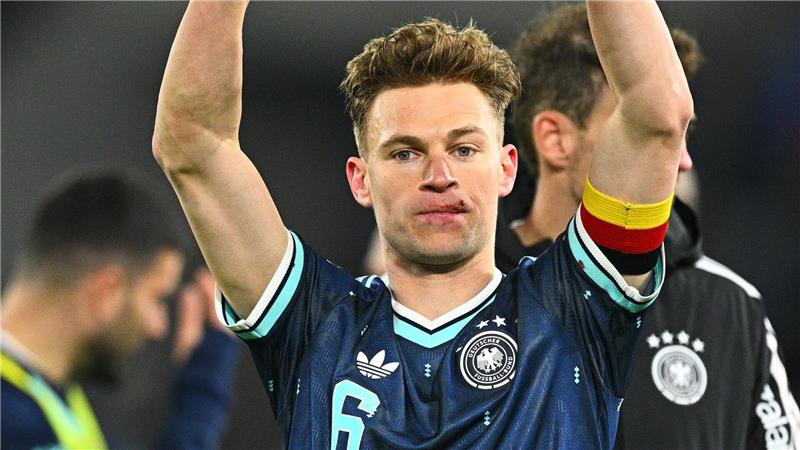 Vier gute Gründe: Darum gefiel Nagelsmann der wilde Sieg Joshua Kimmich feiert mit einer Verletzung an der Lippe den Sieg in der Schweiz.