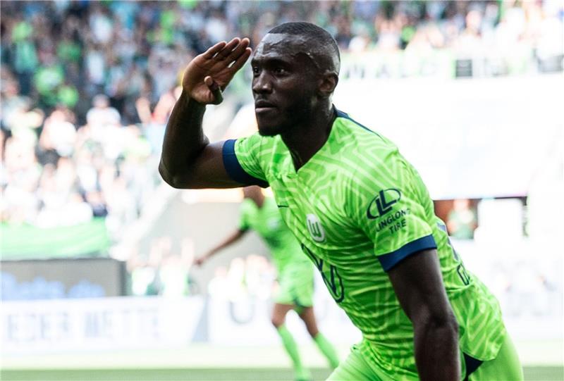 Platz-Gefahr: Fischer lobt „Bereitschaft und Leidenschaft” Josuha Guilavogui jubelt nach einem Tor.