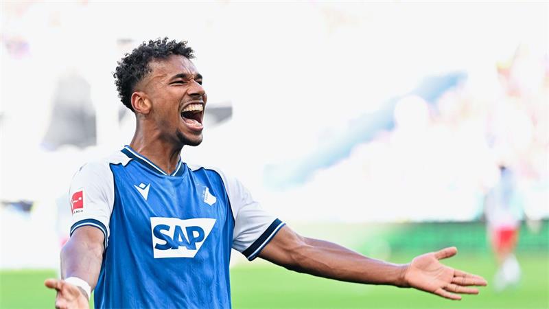 Jubel bei Bambasé Conte nach seinem Führungstreffer gegen den HSV. 