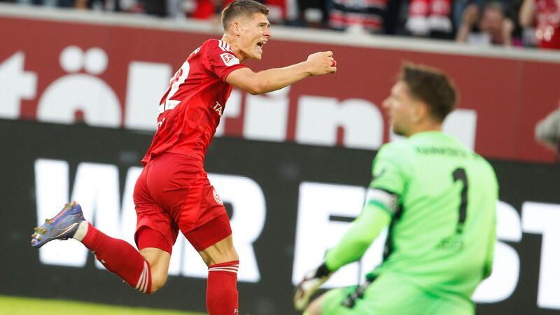 Hannover verliert Duell der Aufstiegskandidaten Jubel in Düsseldorf: Danny Schmidt trifft gegen Hannover.