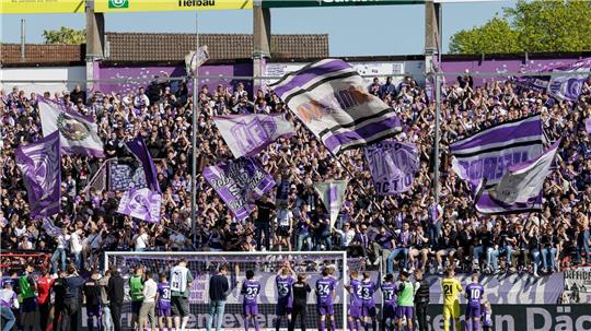 Jubel in Osnabrück: Die Lila-Weißen kehren in die 2. Bundesliga zurück. (Archivbild)