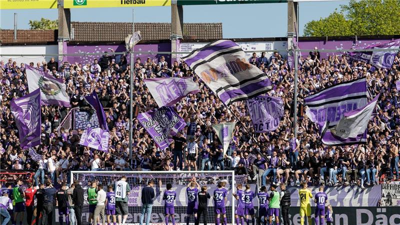 Jubel in Osnabrück: Die Lila-Weißen kehren in die Zweite Liga zurück. (Archivbild)