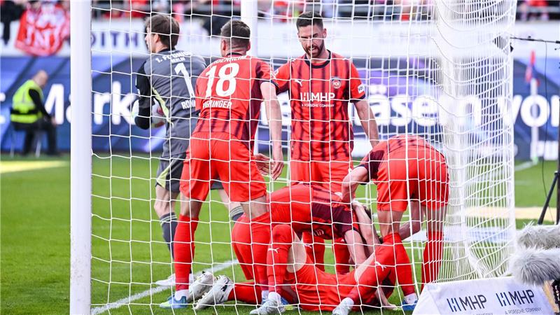 Jubel in Rot: Heidenheim kann doch noch siegen