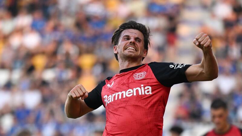 Jubel über die Leverkusener Führung in Jena: Jonas Hofmann