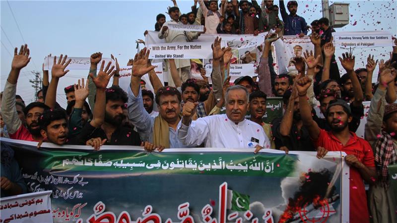 Indien und Pakistan lassen Waffen schweigen Jubelszenen gab es auch in Pakistan.