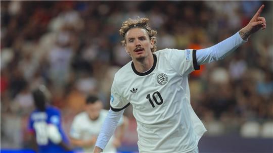 Jubelt Nick Woltemade bald im Trikot des FC Bayern?