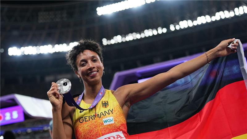 Mihambo bejubelt WM-Silber - Bolt feiert Jamaika-Triumph Jubelt über WM-Silber: Malaika Mihambo.