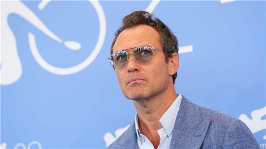 Jude Law bei seiner Ankunft in Venedig.