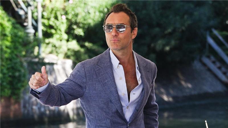 Jude Law: Keine Angst vor Putin Jude Law bei seiner Ankunft in Venedig vor der Premiere.