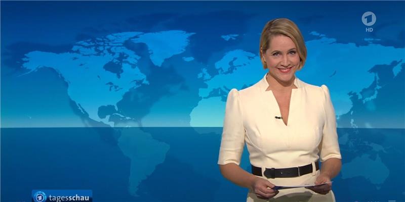 Judith Rakers verabschiedet sich von der „Tagesschau” Judith Rakers hat zum letzten Mal die Hauptausgabe der ARD-«Tagesschau» präsentiert.