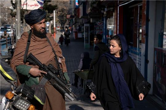 Jüngste Entscheidungen der Taliban über afghanische Frauen, darunter das Verbot der der Arbeit für NGOs, lösten Proteste in Afghanistans Großstädten aus.