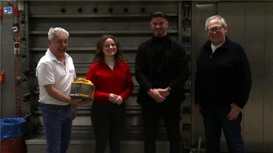 Jürgen Braun, Merle Pauline Riedel, Alexander Voß-Ahrens und Ullrich Krusche in der Bäckerei.