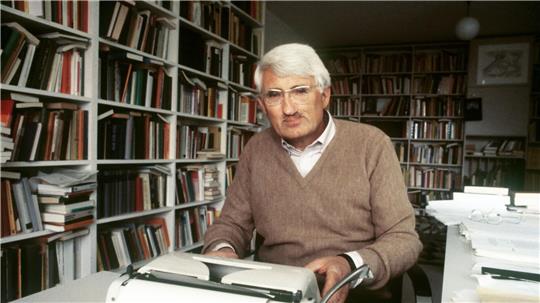 Jürgen Habermas 1981 in seinem Haus in Starnberg. (Archivbild)