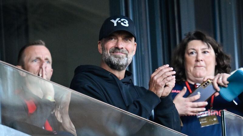 Klopp als Mainzer Edelfan gegen Bremen auf der Tribüne Jürgen Klopp sah sich das Spiel seines früheren Clubs Mainz 05 gegen Werder Bremen auf der Tribüne an.