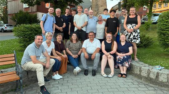 Das Foto zeigte eine Gruppe von Menschen.