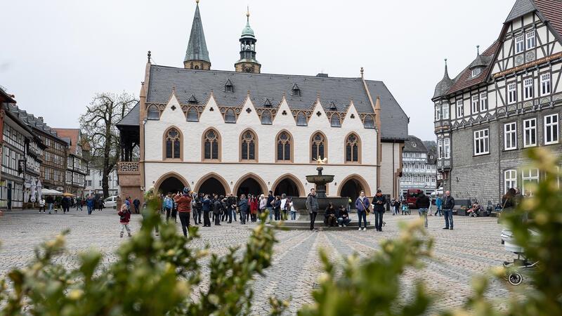 Fiktive Ratssitzung mit 25 Jugendlichen im Goslarer Rathaus Jugendliche diskutieren im Rathaus über Fahrradstraßen, Raucherzonen und mehr Freizeitangebote.