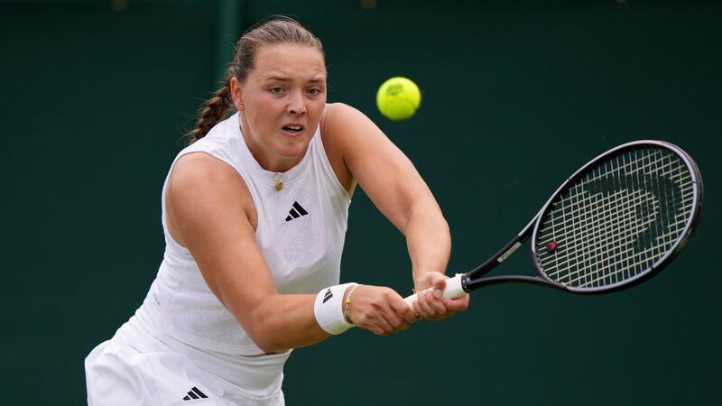Mit Notizbuch zurück zum Spaß - Niemeier lächelt in London Jule Niemeier erreichte 2022 das Viertelfinale in Wimbledon.