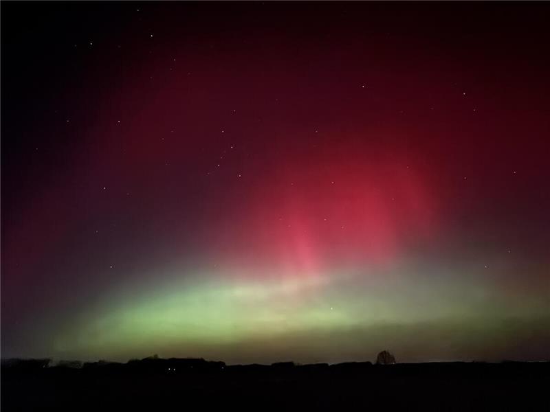 Julia Roth konnte es sich nicht nehmen lassen, den rot-grünen Himmel über Bad Ha...