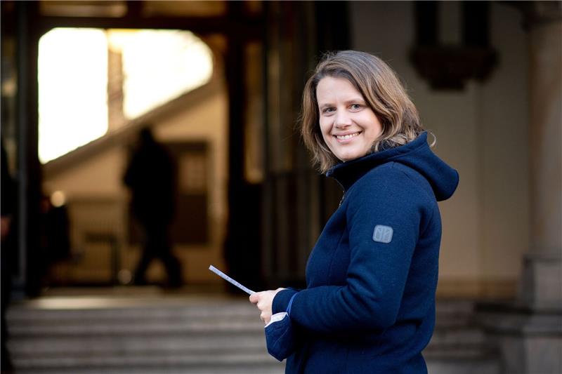 Grüne wollen Verantwortung in Niedersachsen übernehmen Julia Willie Hamburg, Spitzenkandidatin der Grünen, kommt zur Stimmabgabe.