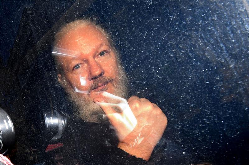 Wikileaks-Gründer Assange möchte zu Westwoods Beerdigung Julian Assange war mit Vivienne Westwood befreundet.