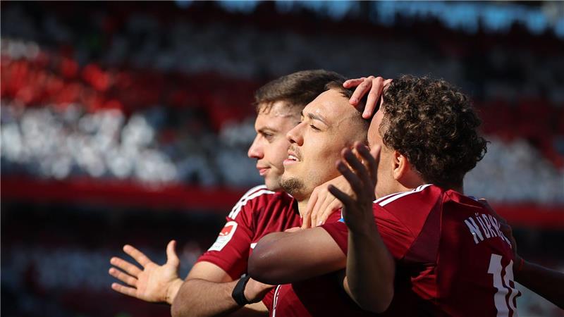 Nürnberg eiskalt beim 3:0 - Nächste Derby-Packung für Fürth Julian Justvan (M) trifft gegen Fürth doppelt.