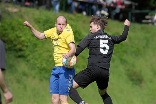 Julian Laue (r.) und der FG Vienenburg/Wiedelah kann am Mittwoch mit einem Sieg gegen die TSG Wildemann der Sprung an die Tabellenspitze der Nordharzliga glücken. Foto: Gietemann