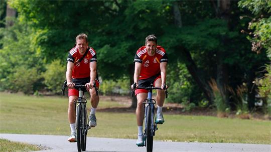 Julian Nagelsmann ist gerne in seiner Freizeit mit dem Fahrrad unterwegs. (Archivbild) 