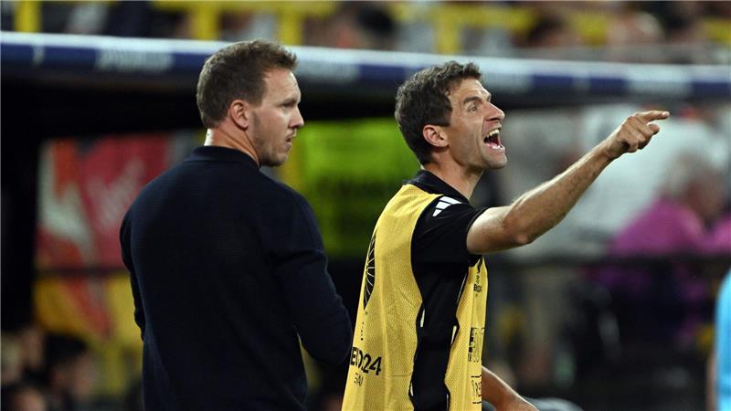 Das sagt Nagelsmann über Thomas Müller als WM-Assistenten Julian Nagelsmann (l.) und Thomas Müller (r.) arbeiteten beim FC Bayern und beim DFB zusammen. (Archivbild)
