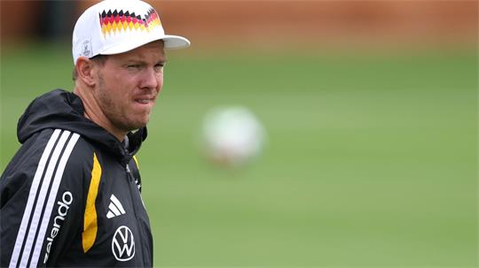 Julian Nagelsmann schaut beim DFB-Training ganz genau hin. 