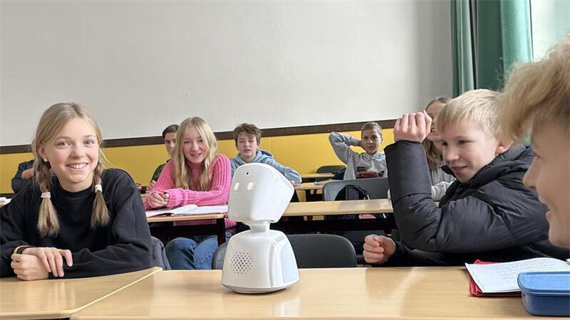 Langelsheimer Schüler erhält lebensnotwendige Transplantation Julian kann schon lange nicht mehr selbst am Unterricht teilnehmen. Darum wird er von einem Avatar vertreten.