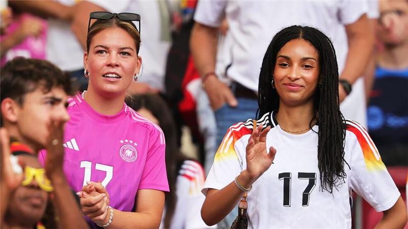 Juliane Wirtz (l) spricht von einer besonderen Bindung zu ihrem Bruder Florian.