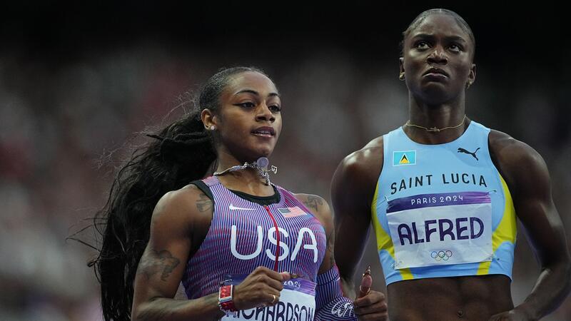 Lückenkemper verpasst Finale - Erstes Gold für St. Lucia Julien Alfred (r) holte überlegen Gold über die 100 Meter