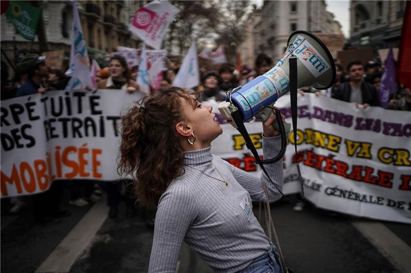 Streiks in Frankreich lösen Zugausfälle in Deutschland aus Junge Menschen in Frankreich protestieren gegen die Rentenreform der Regierung - mit Folgen.