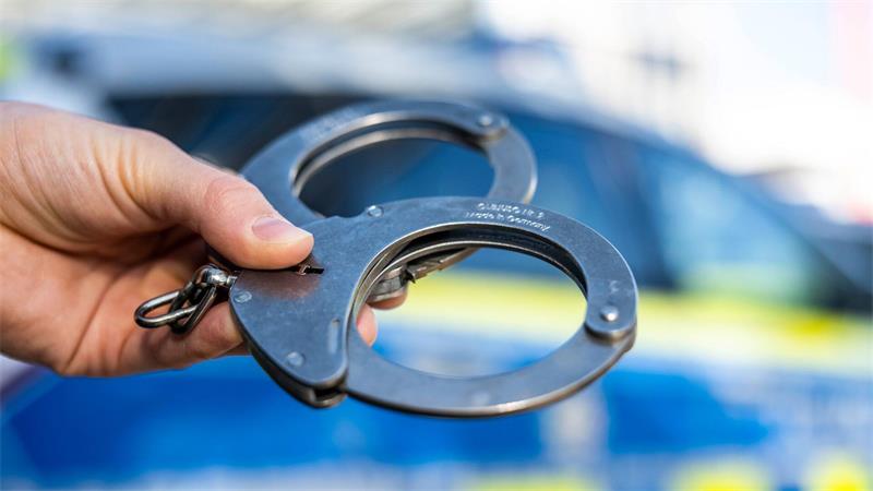 Junge Menschen unter 21 in Niedersachsen werden seltener kriminell, allerdings fällt der Rückgang bei sogenannten Rohheitsdelikten weniger deutlich aus. (Symbolbild)