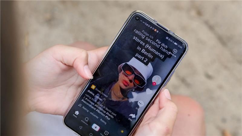 Filter und Feminismus: Was soziale Medien mit Mädchen machen Junge Nutzer vergleichen sich mit Influencern, Freunden und den in sozialen Medien inszenierten Idealen. (Archivbild)