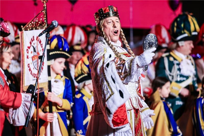 Kölner Jungfrau fällt an Rosenmontag aus Jungfrau Frieda vom Kölner Dreigestirn kann am Rosenmontag nicht mitfeiern.
