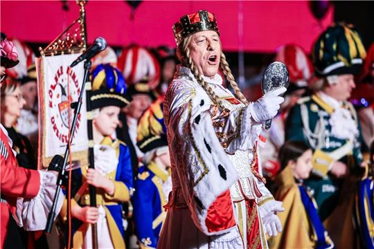 Jungfrau Frieda vom Kölner Dreigestirn kann am Rosenmontag nicht mitfeiern.